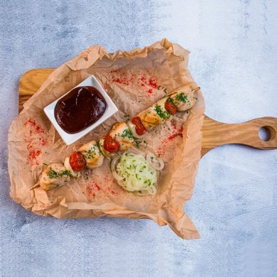 Куриный шашлычок с помидорами черри и луком